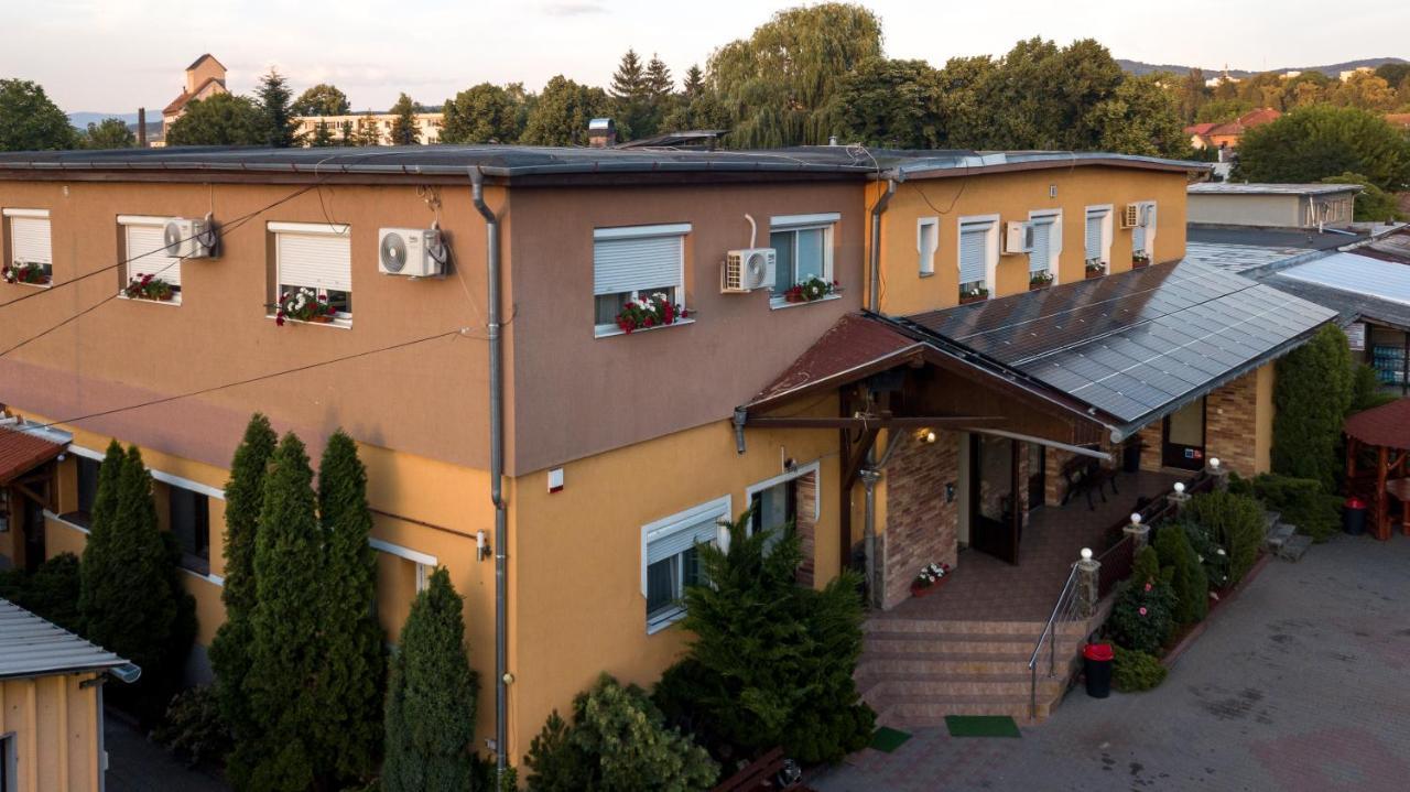 Hotel Tranzit Odorheiu Secuiesc Exterior foto