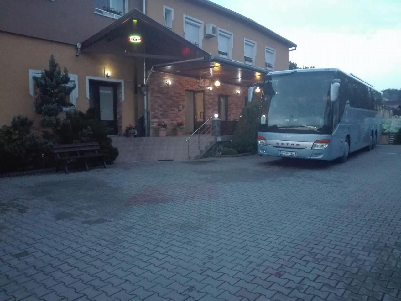 Hotel Tranzit Odorheiu Secuiesc Exterior foto